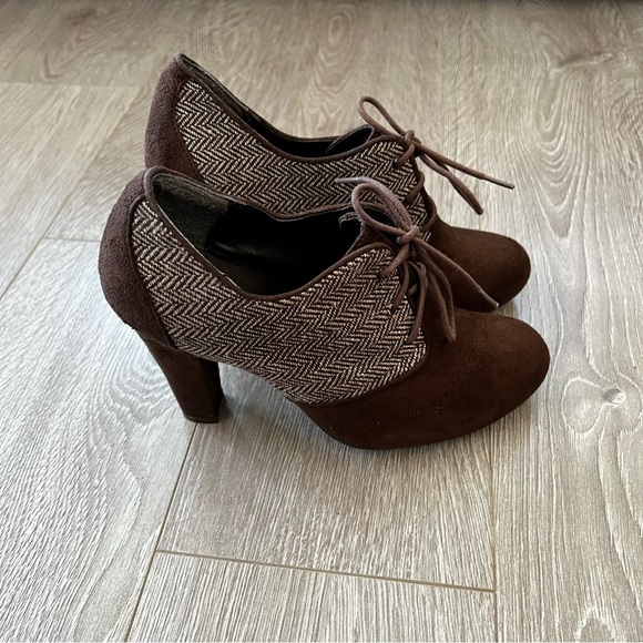 Xoxo Brown Suede Oxford Heels - Size 8 - Picture 2 of 7
